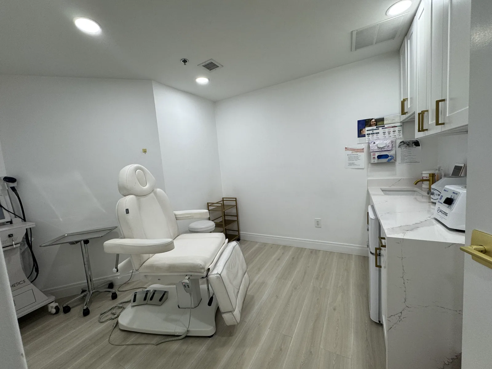 Treatment room with a treatment chair at Advanced Aesthetics