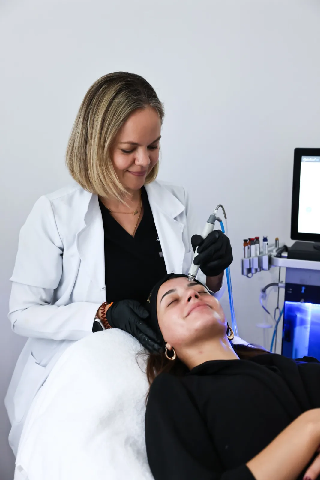 HydraFacial treatment in progress at Advanced Aesthetics, Greater Boston
